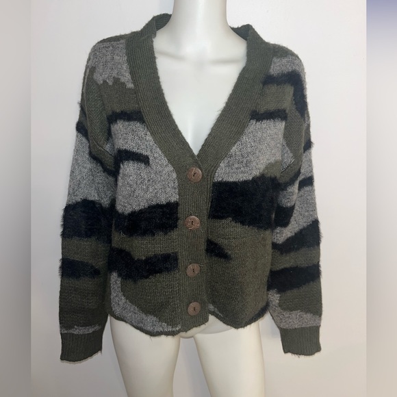 Womens fuzzy cardigan size Large - Picture 3 of 10